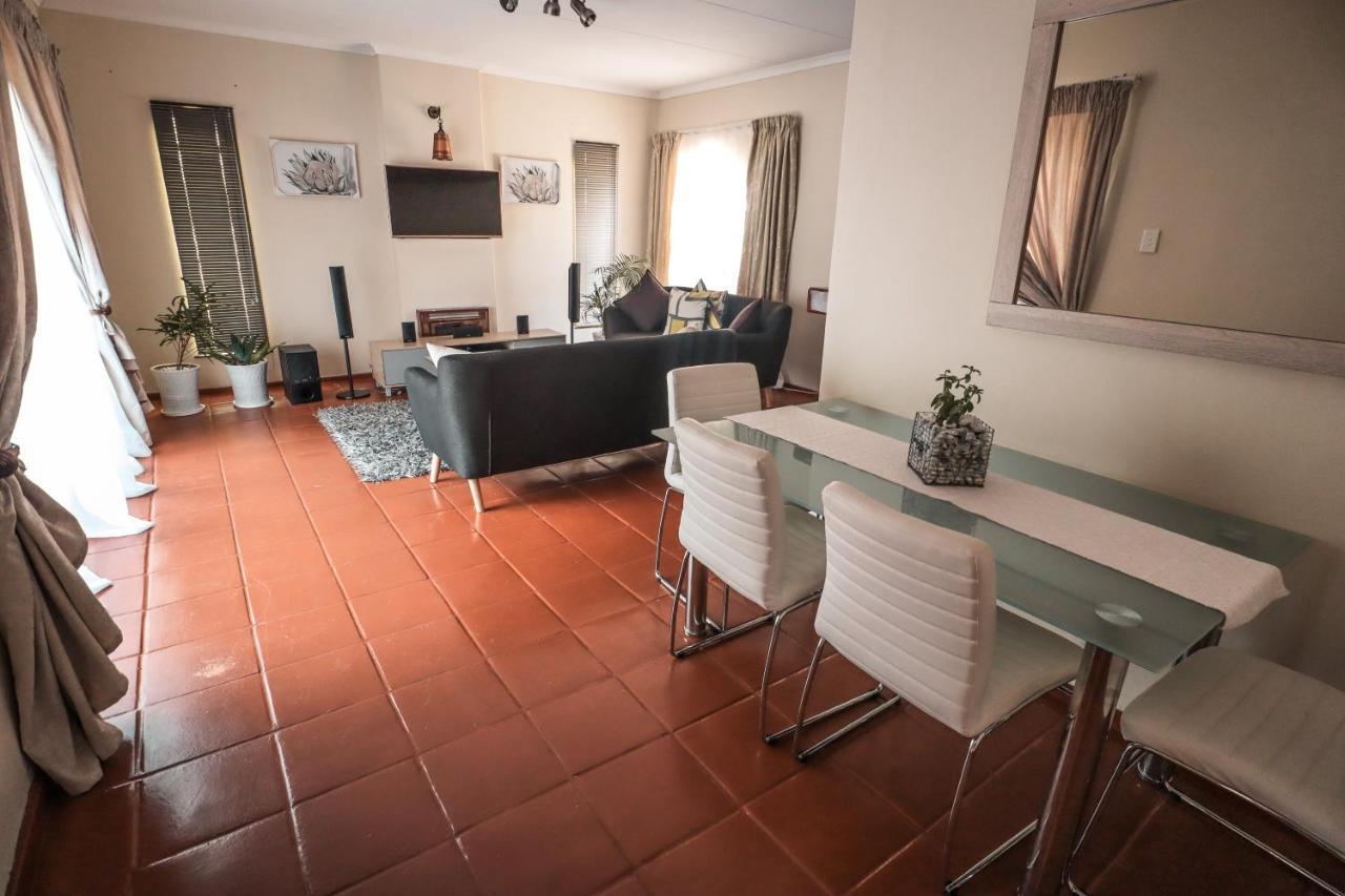 Menlyn Maine: The Exquisite Lunette Pretoria-Noord Esterno foto