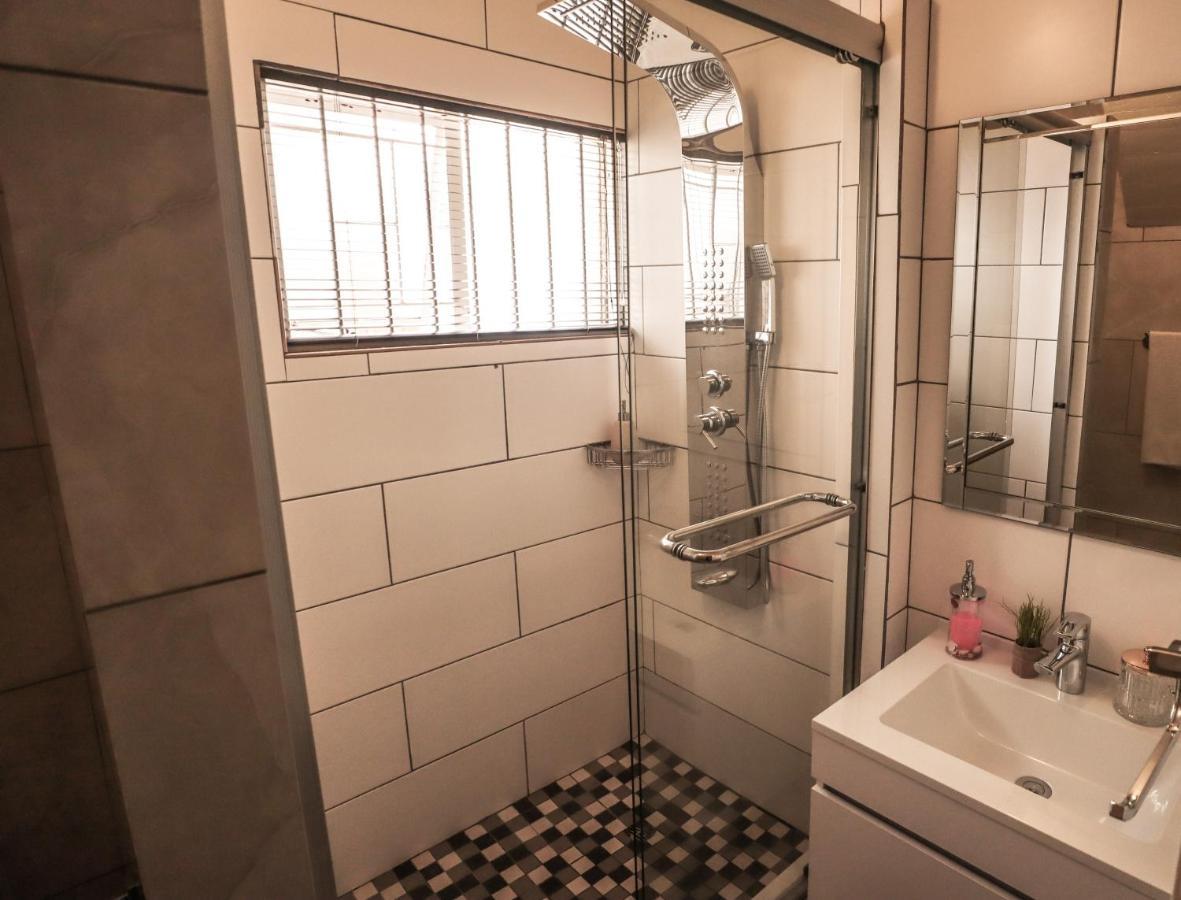 Menlyn Maine: The Exquisite Lunette Pretoria-Noord Esterno foto