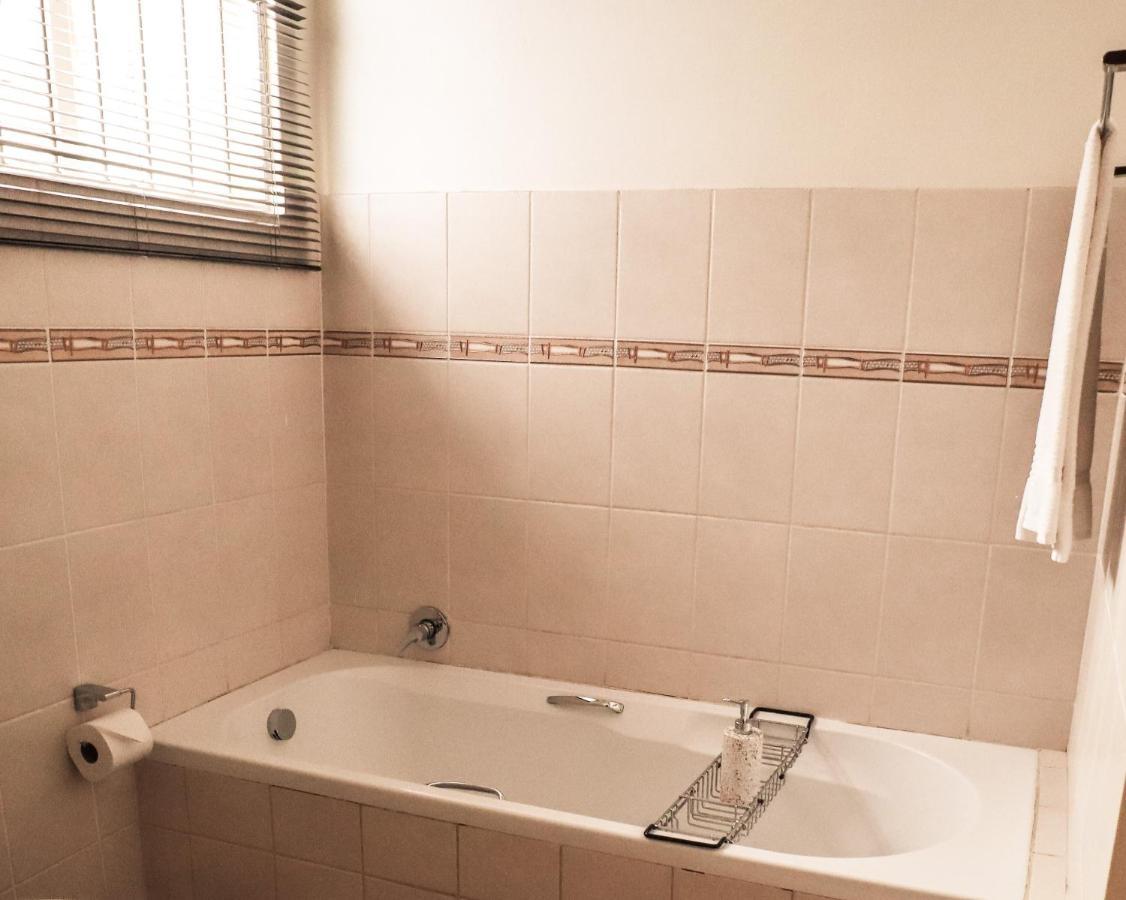Menlyn Maine: The Exquisite Lunette Pretoria-Noord Esterno foto